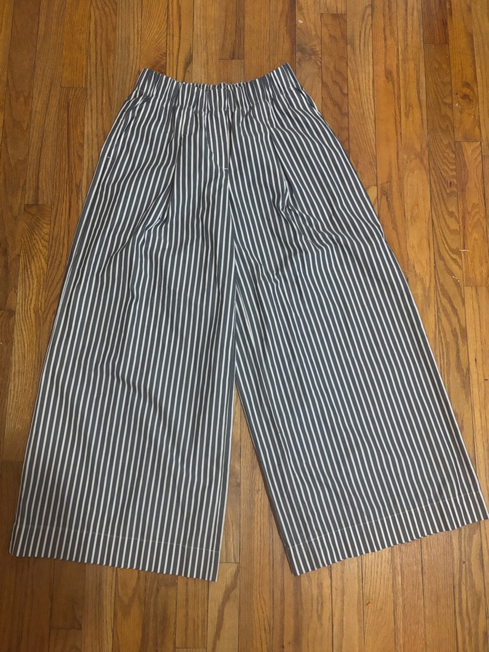 Banana Republic Linen Blend Striped Wide Leg Pants in Grey and White